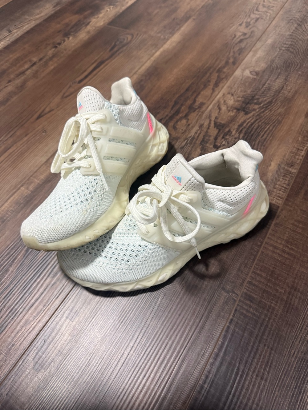 women’s adidas tennis shoes